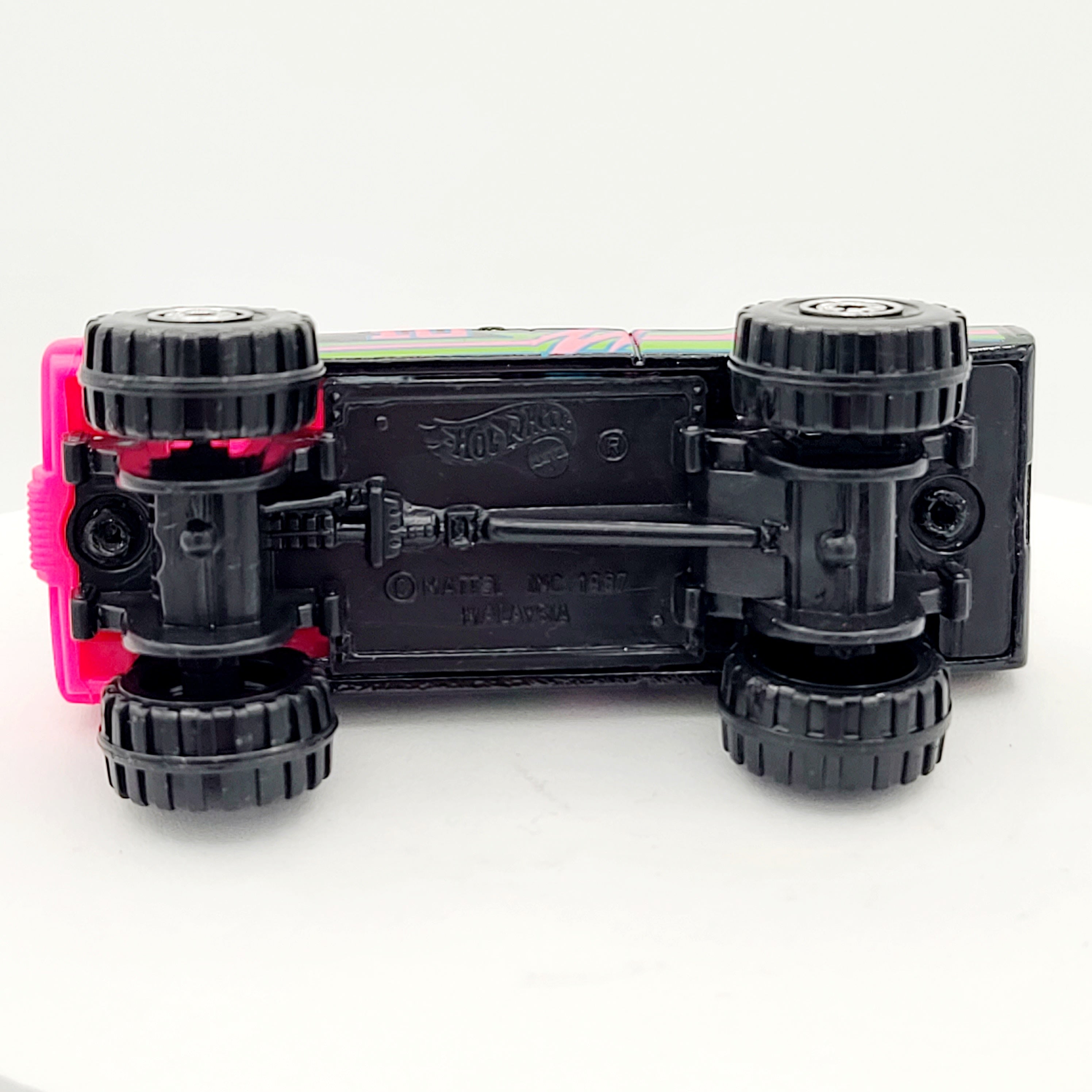 Hot Wheels Nissan Hardbody Pickup (1991 HW Basic)